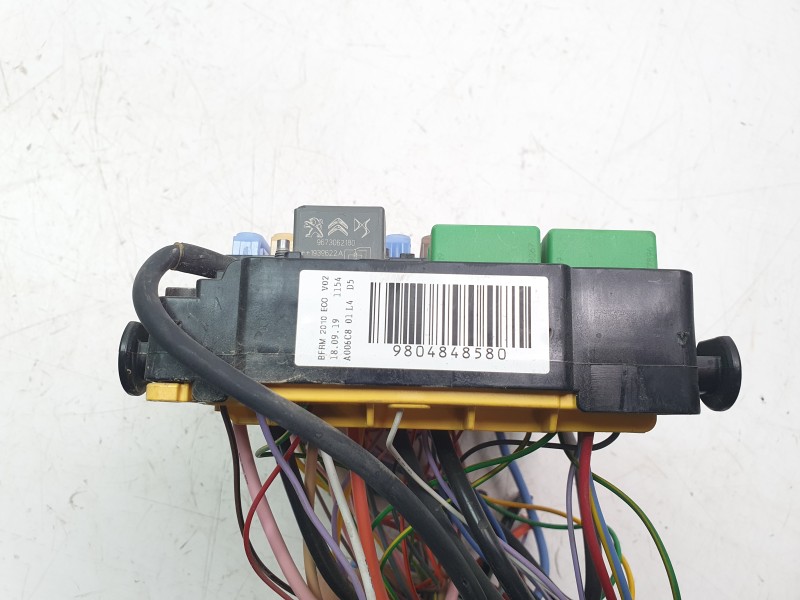 Recambio de caja reles / fusibles para peugeot rifter 1.5 bluehdi 100 referencia OEM IAM 9804848580  