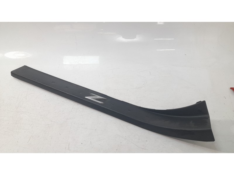 Recambio de moldura para nissan 350 z (z33) 3.5 v6 cat referencia OEM IAM 769B1CD000  