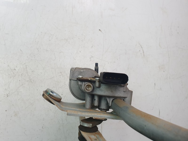 Recambio de motor limpia delantero para mg zs luxury referencia OEM IAM 10234228  