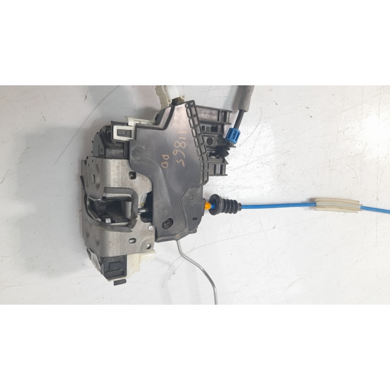 Recambio de cerradura puerta delantera derecha para mercedes-benz clase cla (w117) cla 200 cdi (117.308) referencia OEM IAM A204