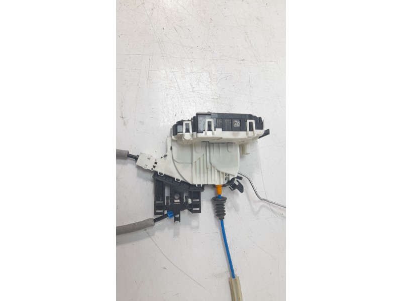 Recambio de cerradura puerta delantera derecha para mercedes-benz clase cla (w117) cla 200 cdi (117.308) referencia OEM IAM A204