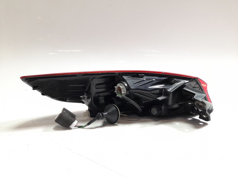 Recambio de piloto trasero derecho para kia xceed (cd) 1.0 t-gdi referencia OEM IAM 92402J7350  