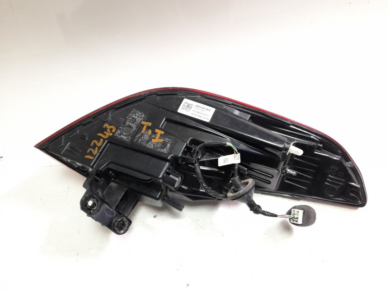 Recambio de piloto trasero derecho para kia xceed (cd) 1.0 t-gdi referencia OEM IAM 92402J7350  