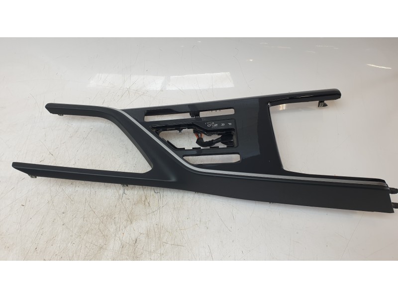 Recambio de moldura para kia niro (sg2) hybrid concept referencia OEM IAM 84605AT180  