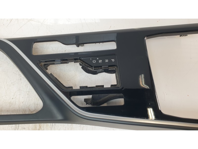 Recambio de moldura para kia niro (sg2) hybrid concept referencia OEM IAM 84605AT180  