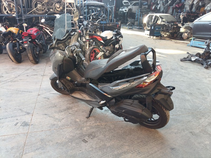 yamaha x-max 125 del año 2022