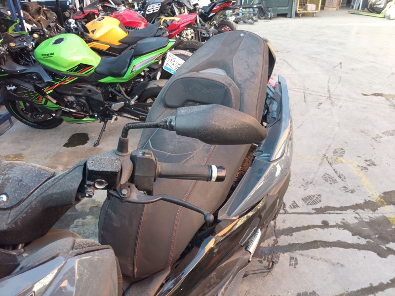Recambio de retrovisor izquierdo para yamaha x-max 125 referencia OEM IAM   
