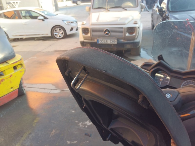 Recambio de asiento para yamaha x-max 125 referencia OEM IAM   
