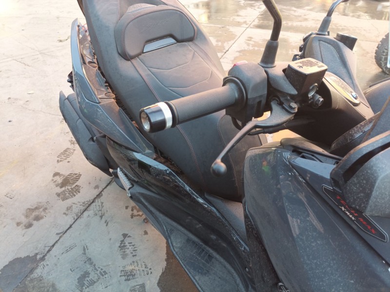 Recambio de maneta exterior delantera derecha para yamaha x-max 125 referencia OEM IAM   