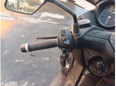 Recambio de piña luces izquierda para yamaha x-max 125 referencia OEM IAM   