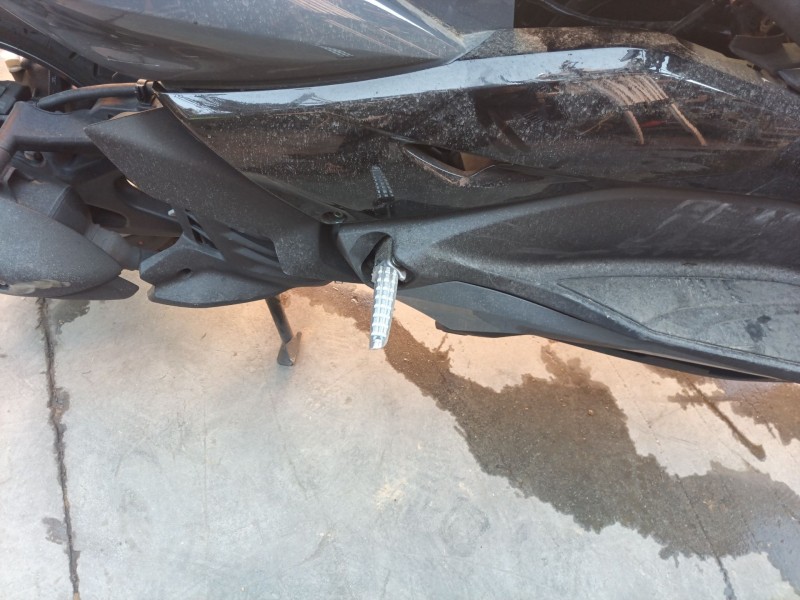 Recambio de estribo lateral para yamaha x-max 125 referencia OEM IAM   