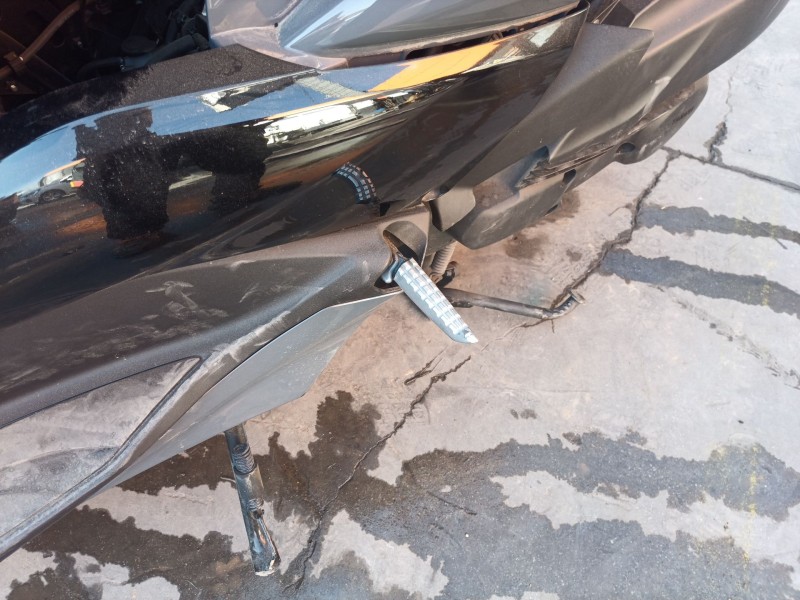 Recambio de estribo lateral para yamaha x-max 125 referencia OEM IAM   