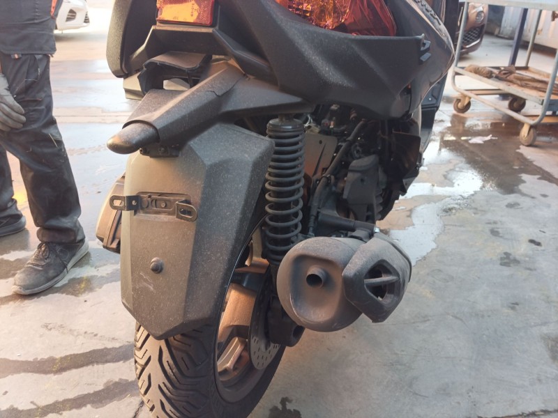 Recambio de amortiguador trasero derecho para yamaha x-max 125 referencia OEM IAM   