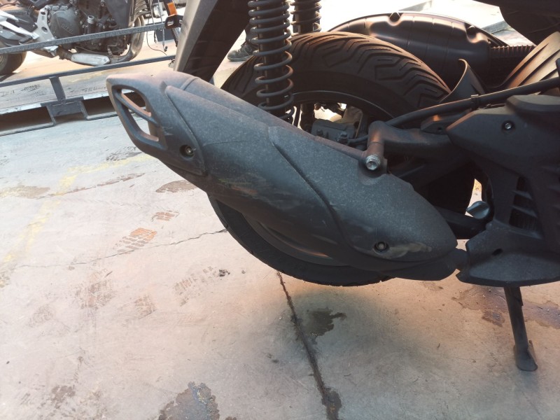 Recambio de silenciador trasero para yamaha x-max 125 referencia OEM IAM   