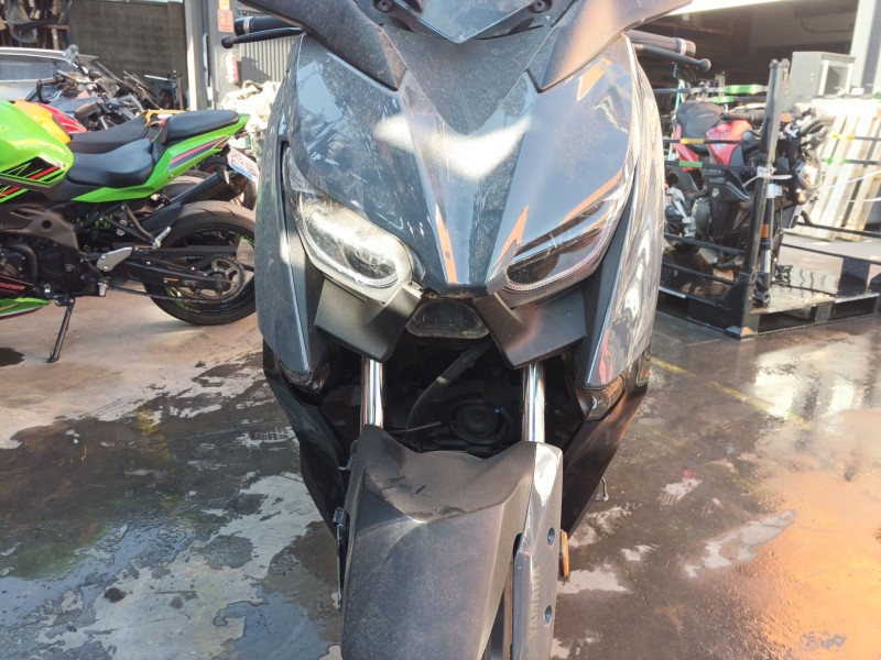 Recambio de faro delantero para yamaha x-max 125 referencia OEM IAM   