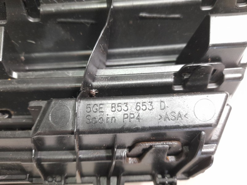 Recambio de rejilla delantera para volkswagen golf vii lim. gte referencia OEM IAM 5GE853653D  