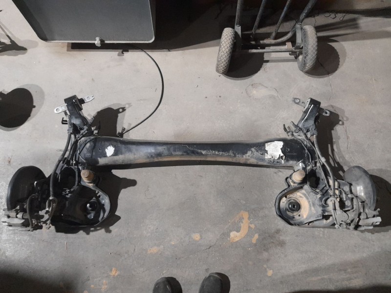 Recambio de puente trasero para peugeot 308 ii (lb_, lp_, lw_, lh_, l3_) 1.2 thp 110 referencia OEM IAM 9833974780  