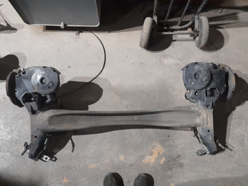 Recambio de puente trasero para peugeot 308 ii (lb_, lp_, lw_, lh_, l3_) 1.2 thp 110 referencia OEM IAM 9833974780  