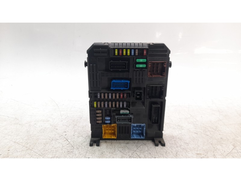 Recambio de caja reles / fusibles para citroen c4 picasso origins referencia OEM IAM 9819851380  