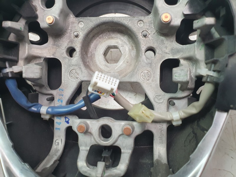 Recambio de volante para mazda cx-5 luxury 2wd referencia OEM IAM KD4532982A02  