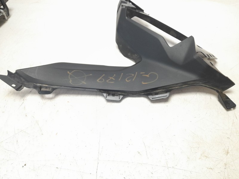 Recambio de moldura para bmw f 900 gs adventure 895 cm3 referencia OEM IAM 46638569699  