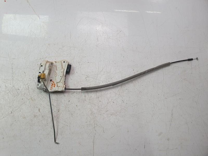 Recambio de cerradura puerta delantera derecha para mg zs luxury referencia OEM IAM 10845718  