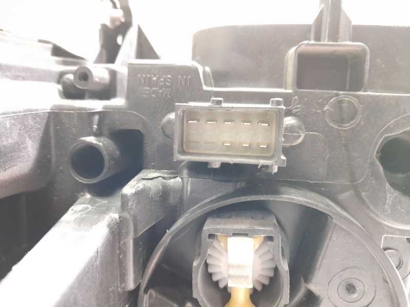 Recambio de faro derecho para opel crossland x / crossland (p17, p2qo) 1.2 (75) referencia OEM IAM YQ00709880  