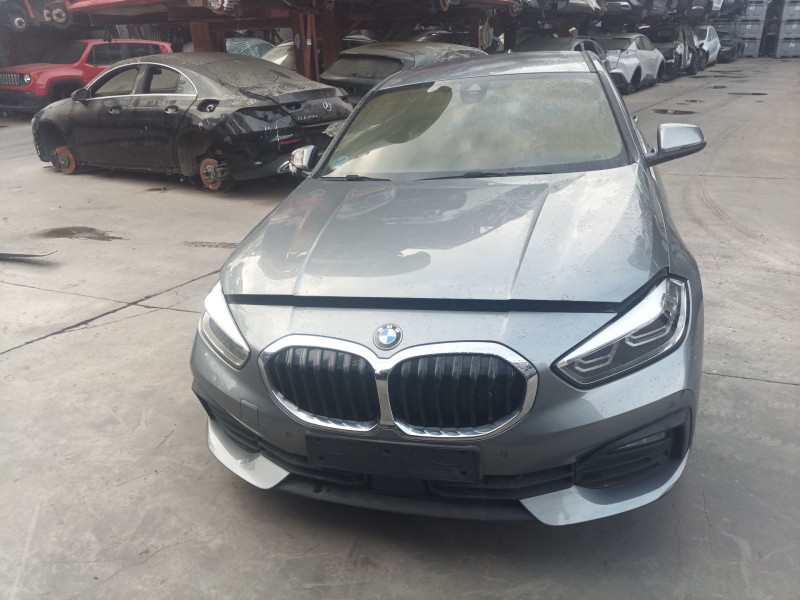 bmw 1 (f40) del año 2022