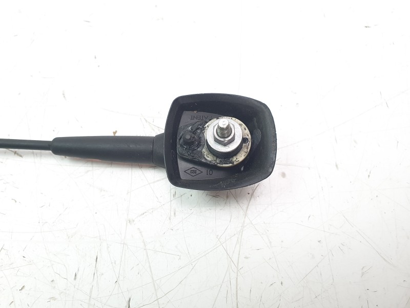 Recambio de antena para dacia duster ambiance 4x2 referencia OEM IAM 8200684863  