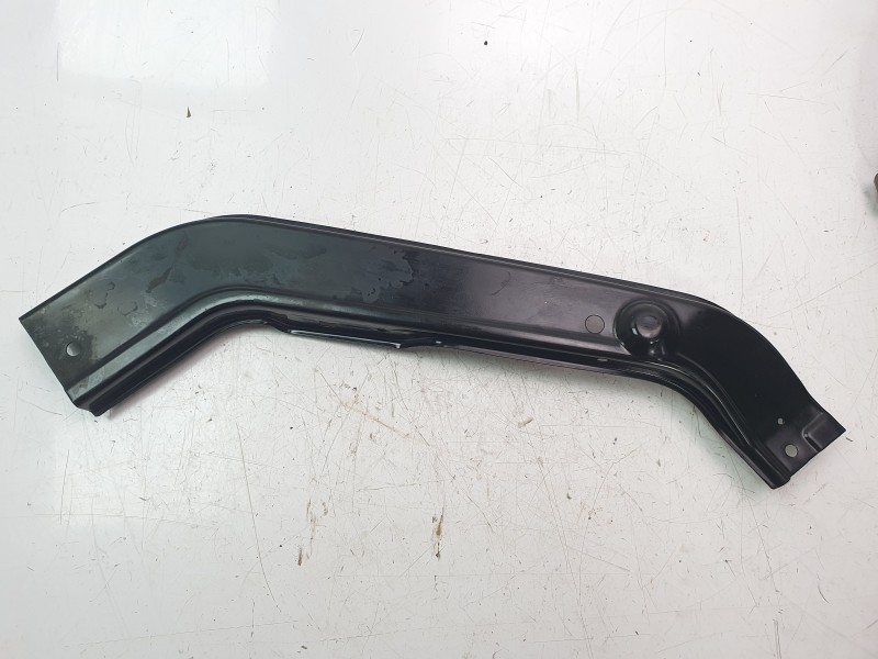 Recambio de soporte faro derecho para mg zs comfort referencia OEM IAM 10251200  