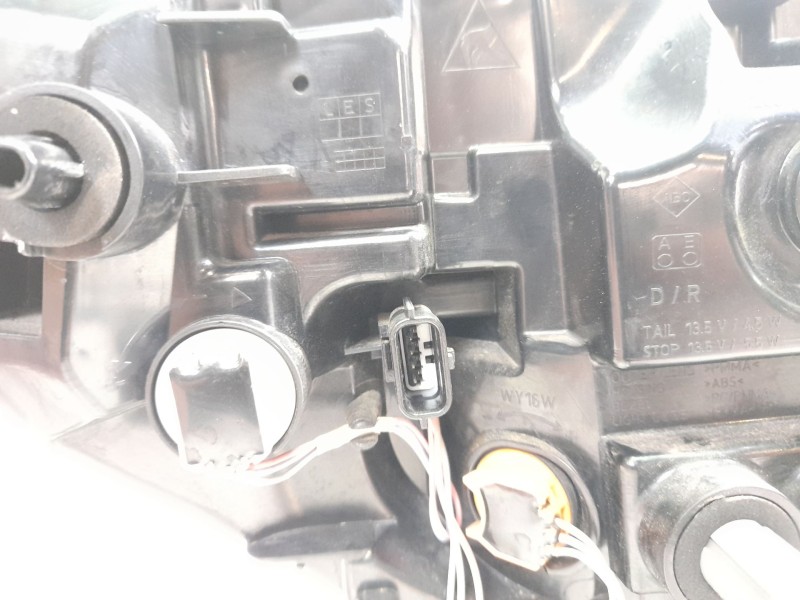 Recambio de piloto trasero derecho para renault captur ii (hf_) tce 160 (hfn1) referencia OEM IAM 265504427R  