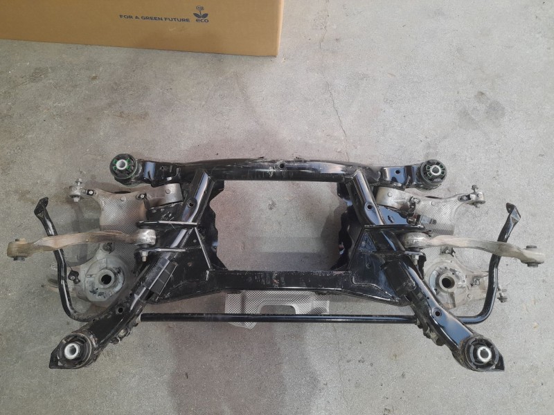 Recambio de puente trasero para land rover discovery sport (l550) 2.2 d 4x4 referencia OEM IAM LR134907  