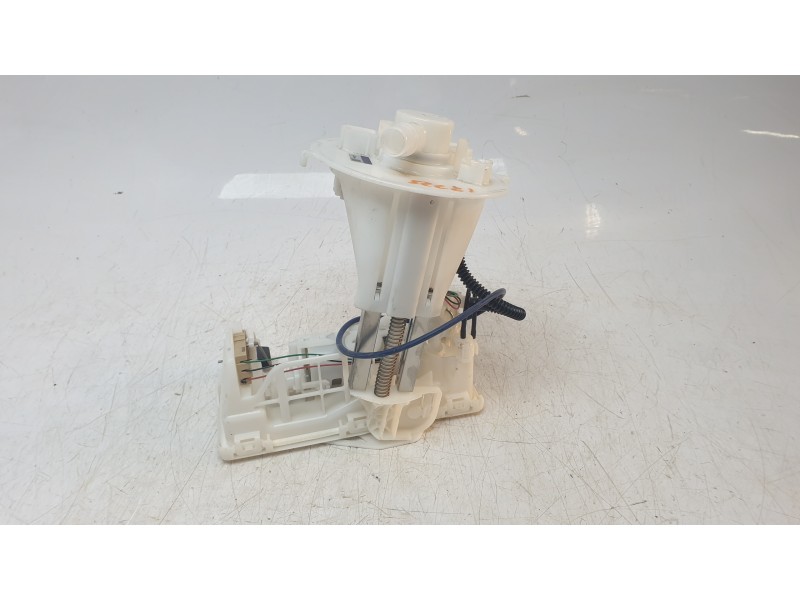 Recambio de bomba combustible para toyota rav 4 v (_a5_, _h5_) 2.5 hybrid (axah52) referencia OEM IAM 7702042260  
