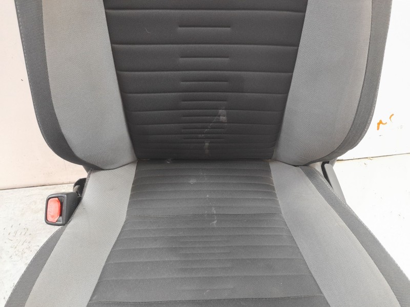 Recambio de juego asientos completo para toyota auris (_e18_) 1.8 hybrid (zwe186_) referencia OEM IAM 710720ZB30C1  