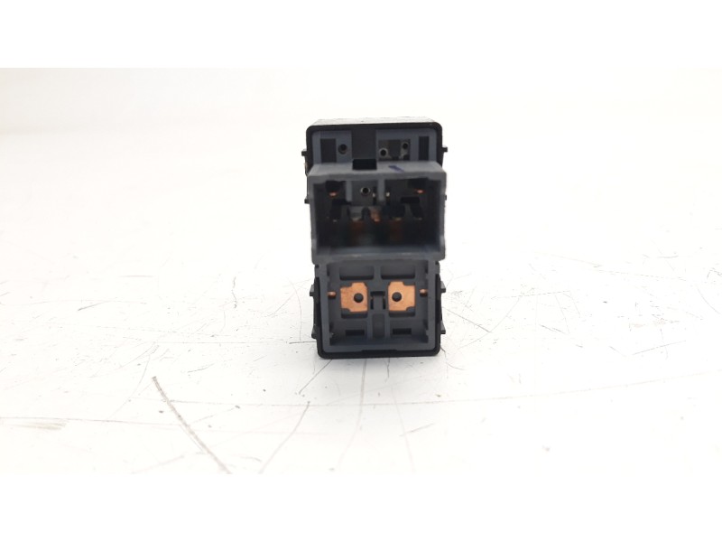 Recambio de mando elevalunas delantero derecho para hyundai i20 active 1.0 tgdi cat referencia OEM IAM 93581Q0000  