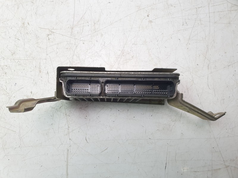 Recambio de centralita motor uce para toyota yaris hybrid active referencia OEM IAM 896610U230  