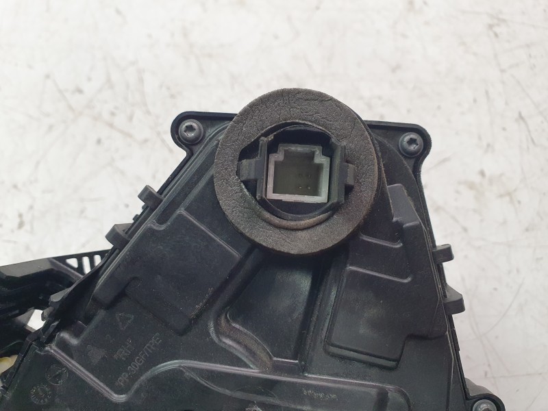 Recambio de cerradura puerta delantera derecha para renault express furgoneta/monovolumen 1.5 blue dci 75 (f6aa) referencia OEM 