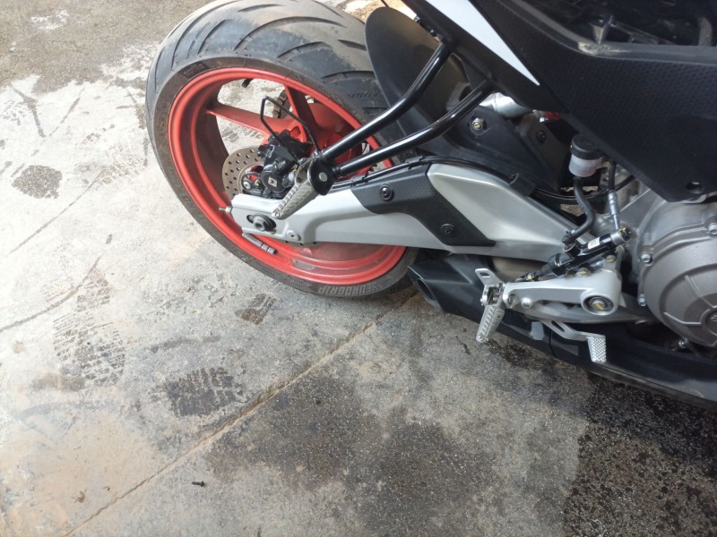 Recambio de estribo lateral para aprilia rs 457 rs 457 referencia OEM IAM   