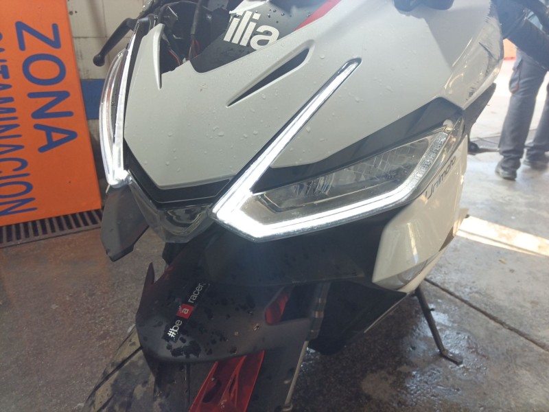 Recambio de faro delantero para aprilia rs 457 rs 457 referencia OEM IAM   