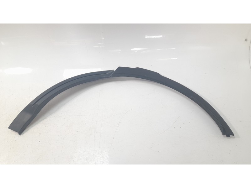 Recambio de aletin trasero izquierdo para land rover evoque pure referencia OEM IAM LR066507  