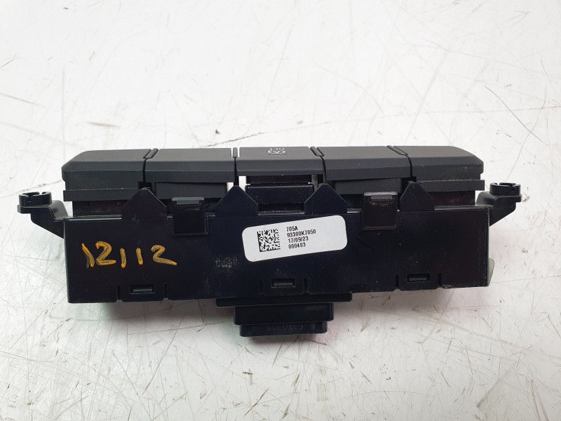 Recambio de interruptor para hyundai i10 iii (ac3, ai3) 1.0 mpi referencia OEM IAM 93300K7050  