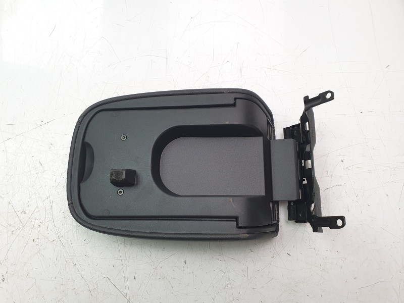 Recambio de apoyabrazos central para ford kuga st-line referencia OEM IAM AM51R045C74AF35B8  