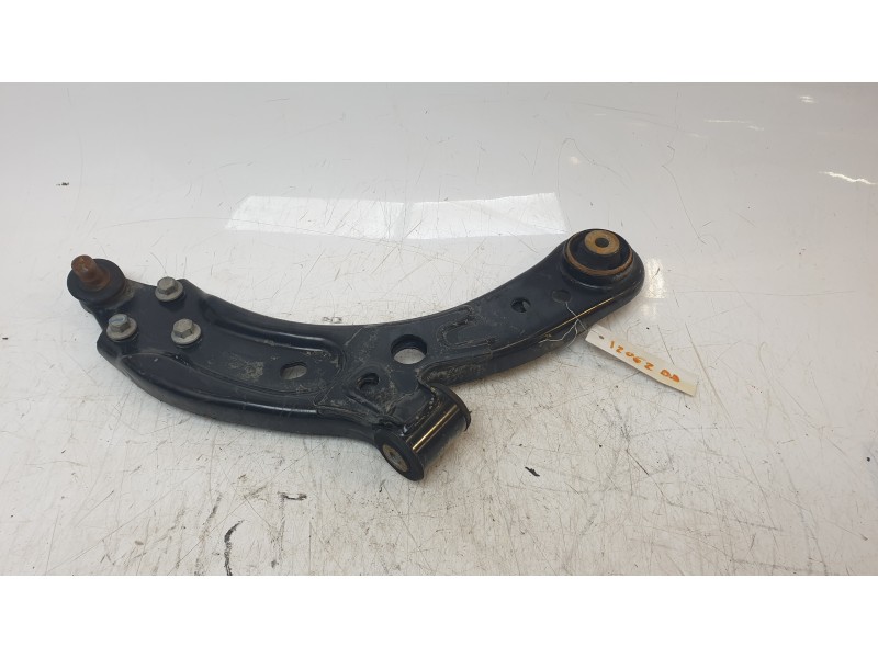 Recambio de brazo suspension inferior delantero derecho para mg zs luxury referencia OEM IAM 11048895  