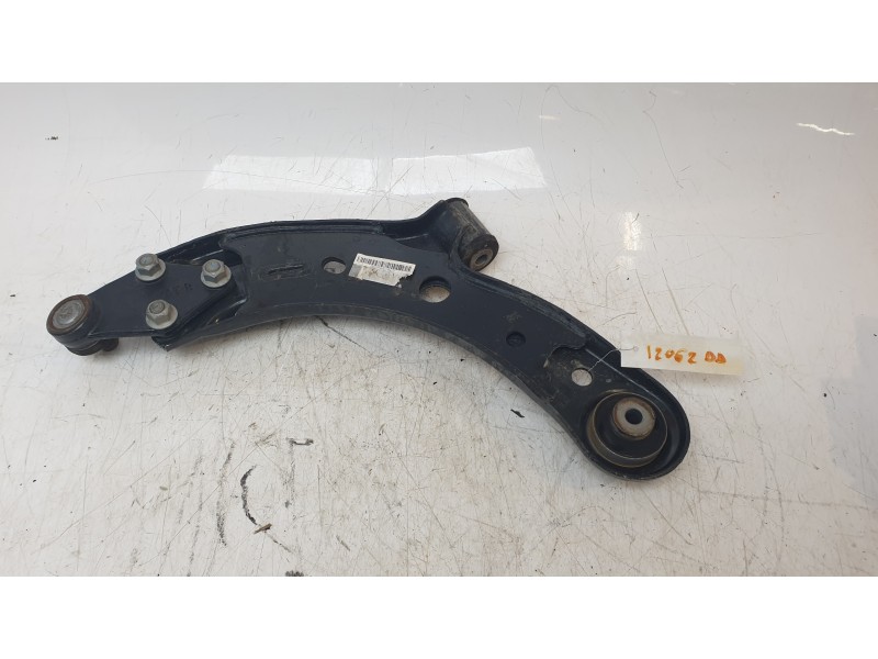 Recambio de brazo suspension inferior delantero derecho para mg zs luxury referencia OEM IAM 11048895  