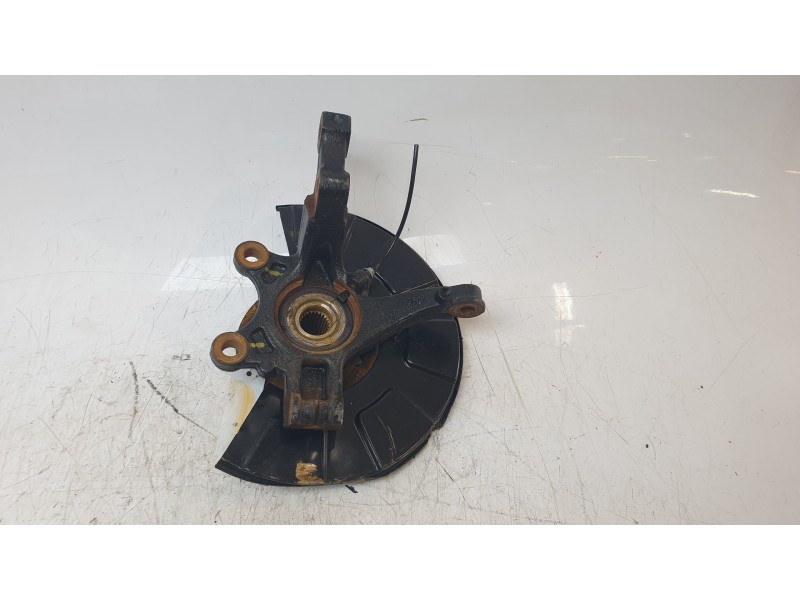 Recambio de mangueta delantera derecha para mg zs luxury referencia OEM IAM 10226415  