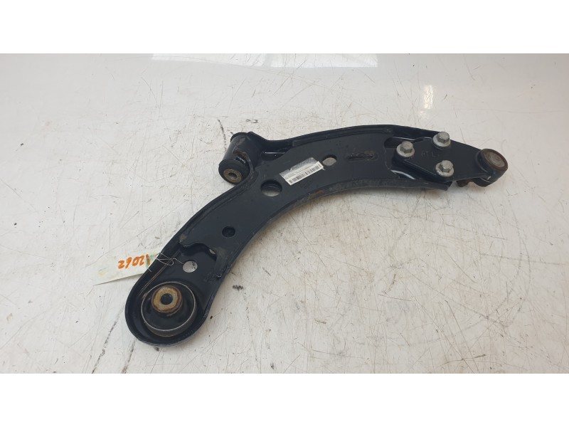 Recambio de brazo suspension inferior delantero izquierdo para mg zs luxury referencia OEM IAM 11048892  