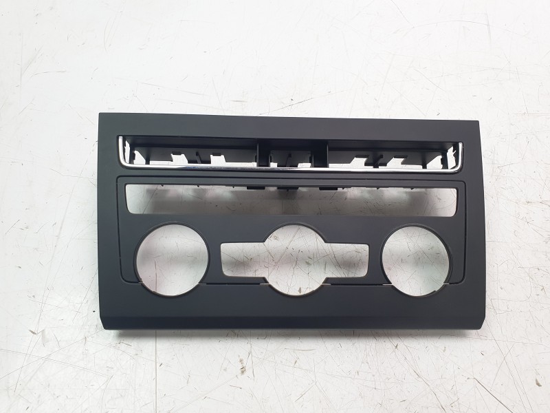 Recambio de moldura para seat leon st (5f8) 1.5 tgi referencia OEM IAM 5F0858060E  