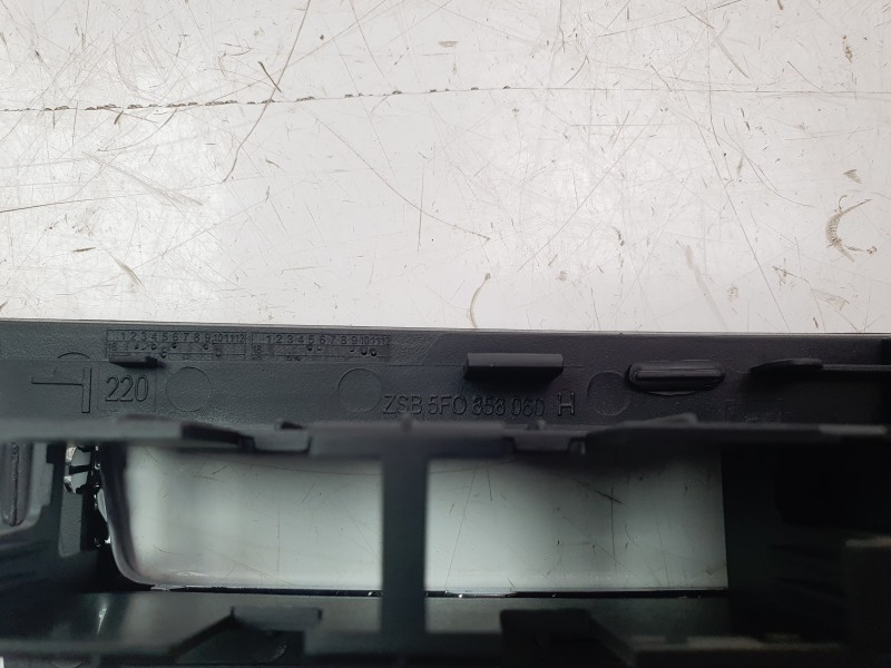 Recambio de moldura para seat leon st (5f8) 1.5 tgi referencia OEM IAM 5F0858060E  