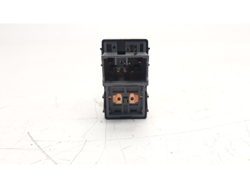 Recambio de mando elevalunas trasero izquierdo para hyundai i20 active 1.0 tgdi cat referencia OEM IAM 93581Q0000  