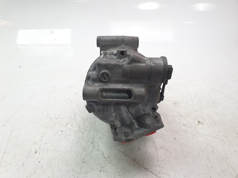 Recambio de compresor aire acondicionado para renault megane iv hatchback (b9a/m/n_) 1.3 tce 140 (b9nb) referencia OEM IAM 92600